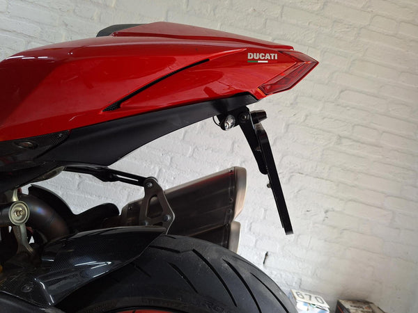 CNC RACING | Adjustable license plate Ducati Streetfighter