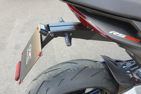 CNC RACING | Adjustable license plate Aprilia RSV4 - Tuono V4 - RS 660 - Tuono 660