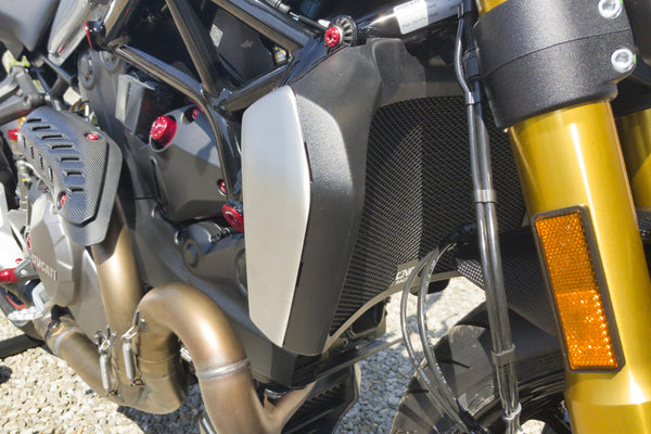 CNC RACING | Radiator guard Ducati Monster - Supersport - Hypermotard