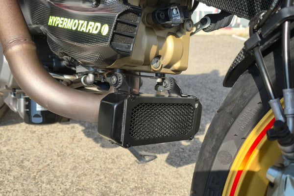 CNC RACING | Radiator Guard Oil Ducati Hypermotard 939/950