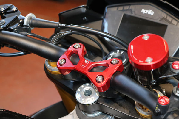 CNC RACING | Handlebar top clamp Aprilia Tuono - Moto Guzzi v85 TT