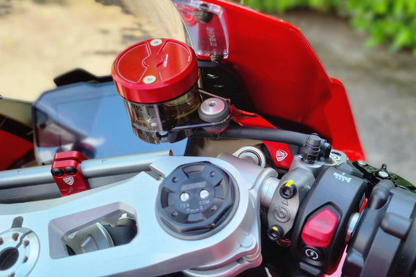 CNC RACING | Bracket kit for clutch and brake fluid tank Ducati Panigale V4