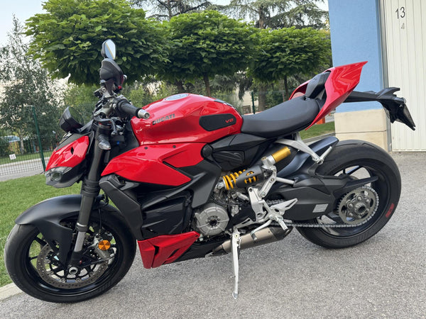 CNC RACING | Radiator side panels carbon Ducati Streetfighter V2