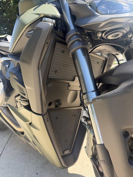 CNC RACING | Radiator side panels carbon Ducati Streetfighter V2