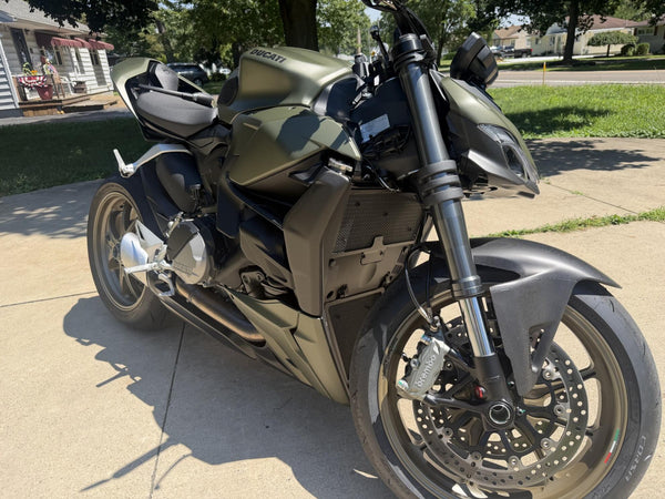 CNC RACING | Radiator side panels carbon Ducati Streetfighter V2