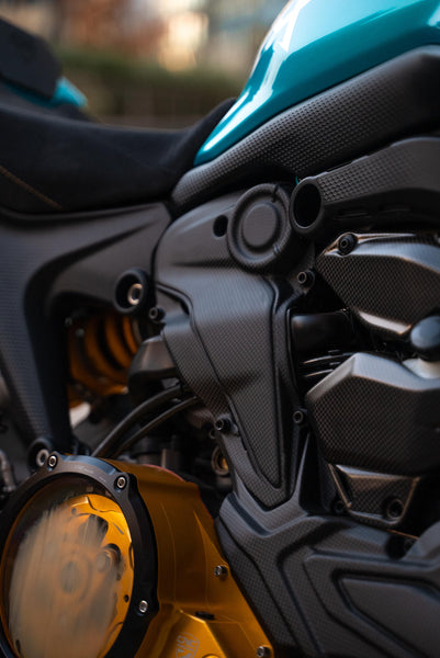 CNC RACING | Belt cover vertical cylinder Ducati Monster 937 - Carbon