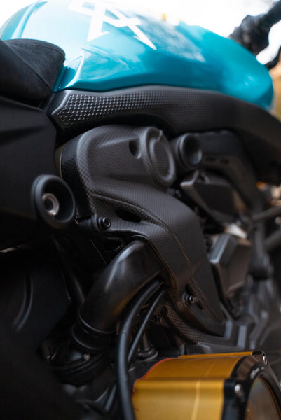 CNC RACING | Belt cover vertical cylinder Ducati Monster 937 - Carbon