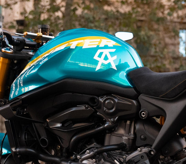 CNC RACING | Fuel tank lower cover kit Ducati Monster 937 - Carbon