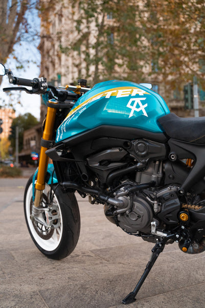 CNC RACING | Fuel tank lower cover kit Ducati Monster 937 - Carbon