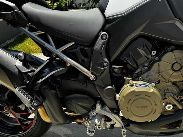 CNC RACING | Frame side plates lower covers carbon no hole Ducati Multistrada V4