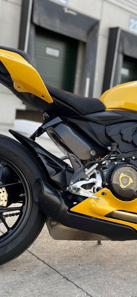 CNC RACING | Carbon heel guard rider footpegs Ducati Panigale