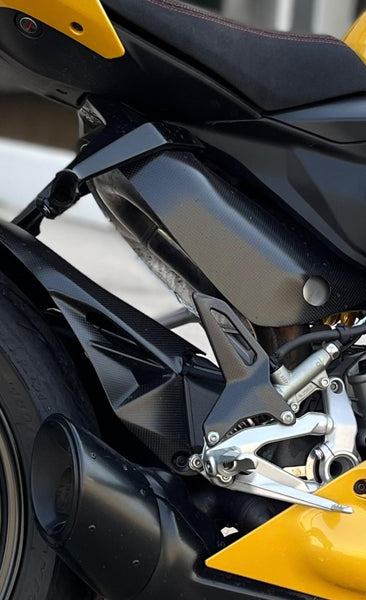 CNC RACING | Carbon heel guard rider footpegs Ducati Panigale