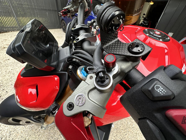 CNC RACING | Front brake and clutch oil tank brackets - matt carbon
