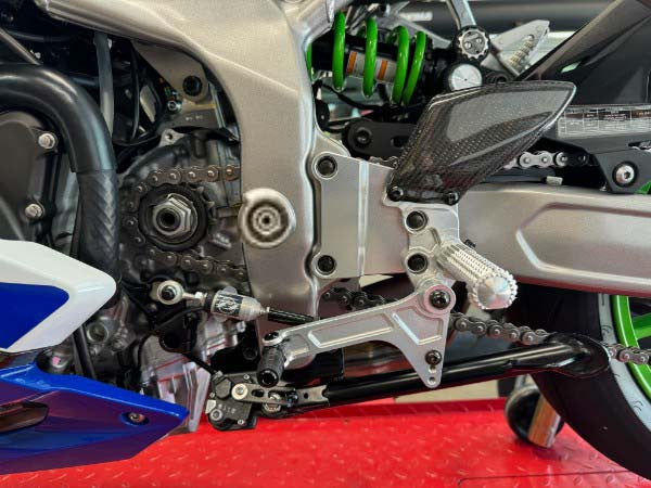 Graves Motorsports Kawasaki ZX-4RR / ZX-4R Adjustable Rearsets - Silver