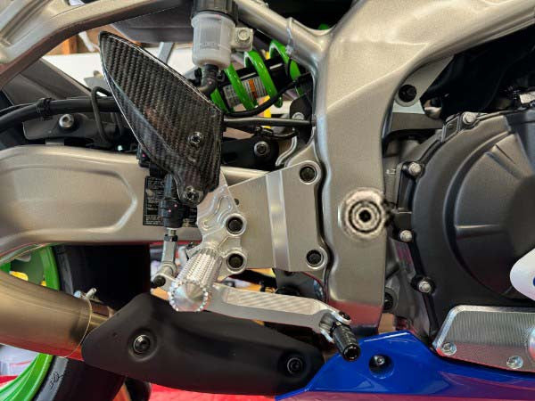 Graves Motorsports Kawasaki ZX-4RR / ZX-4R Adjustable Rearsets - Silver