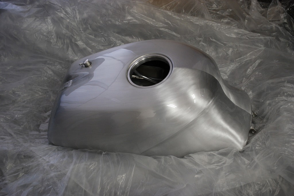 BEATER DUCATI 900SS Aluminum fuel tank, Hair-lined