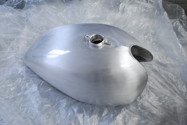 BEATER Kawasaki Z900 Aluminum fuel tank, Hair-lined finished