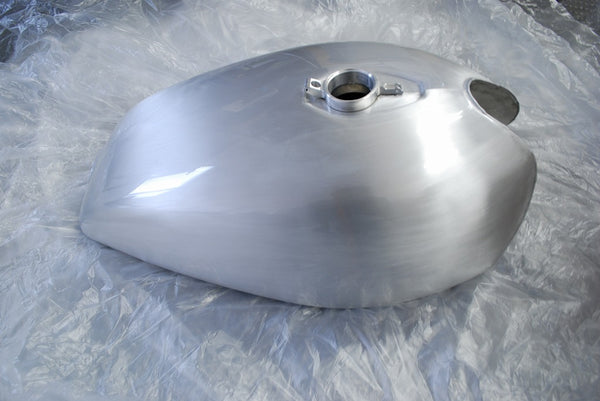 BEATER Kawasaki Z900 Aluminum fuel tank, Hair-lined finished