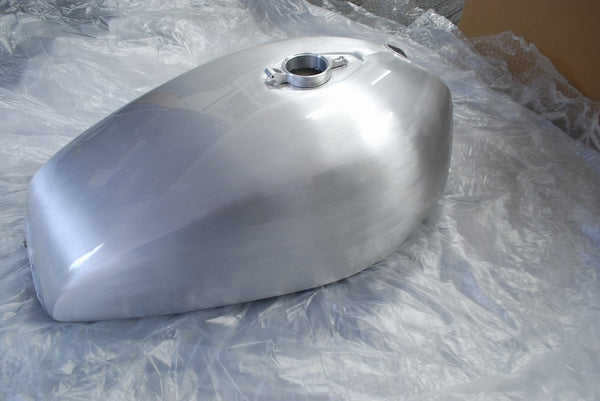 BEATER Kawasaki Z900 Aluminum fuel tank, Hair-lined finished