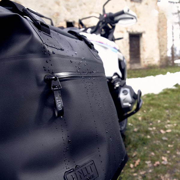 Unit Garage 2xUG002+AL0C+4702 Two Khali side panniers in TPU 35L - 45L + Pair of aluminium plates + Aluminium bag frames Atlas KTM 1290/1390 Super Adventure S-R