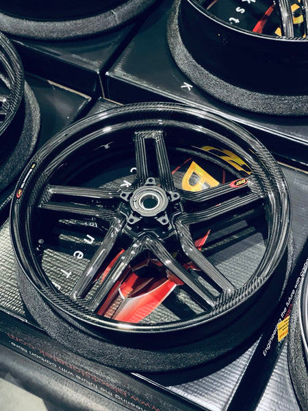BST Rapid TEK carbon fiber motorcycle wheel – DENNISPOWERSPORT actual product photo