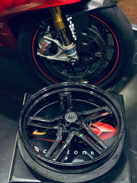 BST Rapid TEK carbon fiber motorcycle wheel – DENNISPOWERSPORT actual product photo