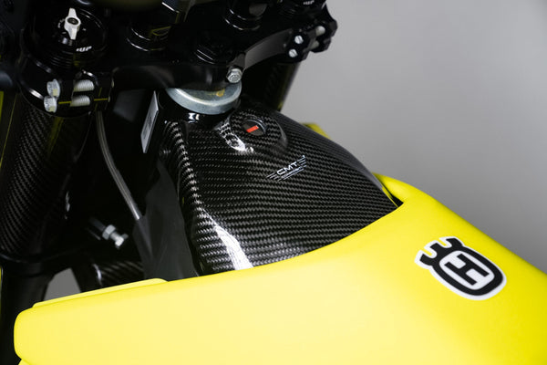 CMT Compositi Carbon Ignition Switch Guard | Husqvarna 701 SUPERMOTO / Husqvarna 701 ENDURO | 003127