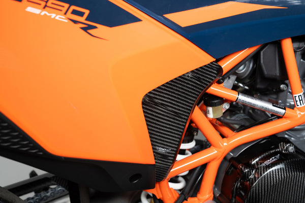 CMT Compositi Carbon Lower Fuel Tank Cover | KTM 690 SMC R / KTM 690 ENDURO R | 003128
