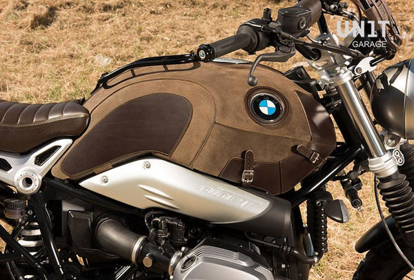 Unit Garage 2021 Tank cover in waxed suede
