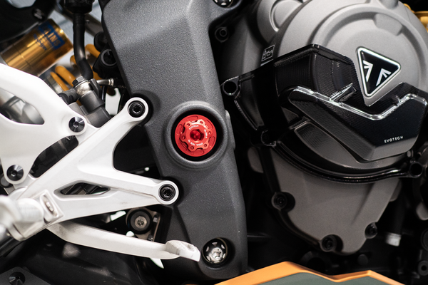 Evotech RC Swingarm Bolt and ring Nut Triumph Speed Triple 1200 – 7075-T6 Ergal - image 1