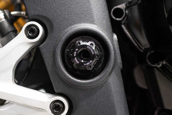 Evotech RC Swingarm Bolt and ring Nut Triumph Speed Triple 1200 – 7075-T6 Ergal - image 3