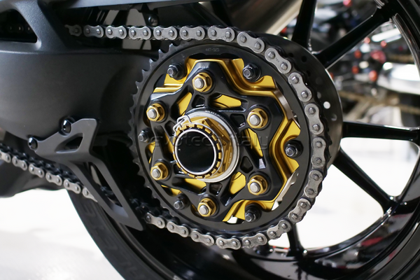 Evotech RC Triumph Speed Triple 1200 RS Sprocket Hub & Carrier Kit – image 1