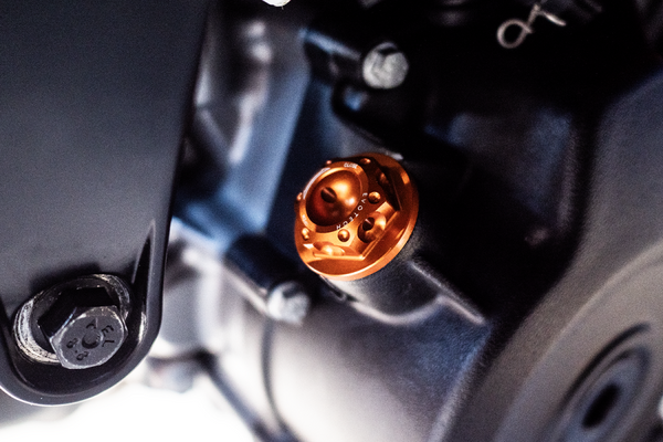 Evotech RC Left Engine Plug M18X1.5 - image 3