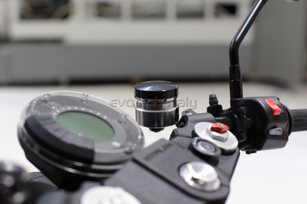 Evotech RC Front Brake Fluid Reservoir Kit with Side Outlet - image 3