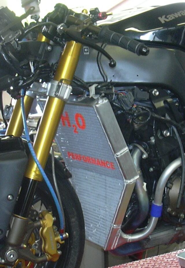 H2O Performance Oversize Radiator kit For Kawasaki ZX-10R (2004-05) – illustrative image