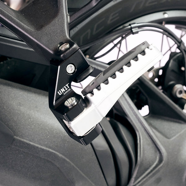 Unit Garage 4040R Comfort kit lowered passenger footrests BMW R1300GS and ADV