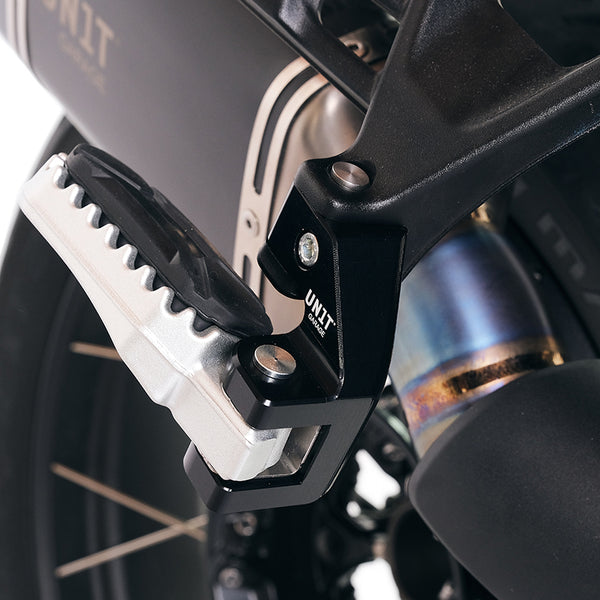 Unit Garage 4040R Comfort kit lowered passenger footrests BMW R1300GS and ADV