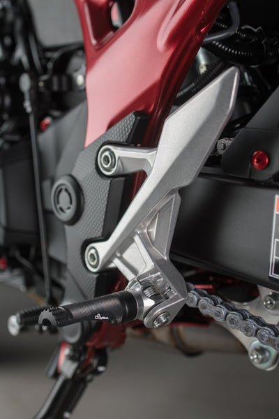 LighTech FTP100NER single footpeg installed, black alternative mounting-bracket view; adapter, pin, original mounting bracket, motorcycle and other accessories are not included.
