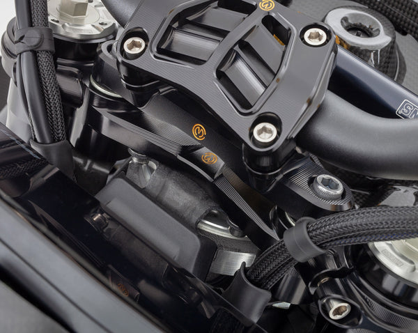 Billet Aluminium steering top triple yoke with 52mm. Ohlins racing front forks - Ducati Streetfighter V4 2025 4