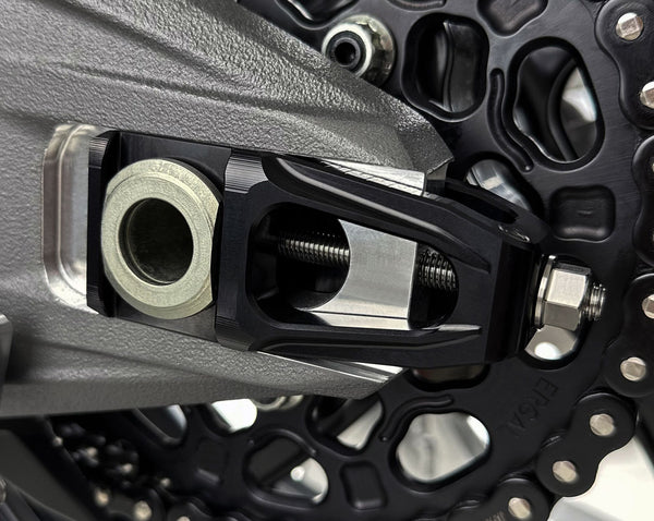 Pair of chain tensioner sliders with support for "SUPREME TECHNOLOGY OVERSUSPENSION RESONATOR" - Panigale/Streetfighter V4 2025 13