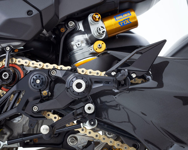 Adjustable "PREMIUM" rider footrest kit with Brembo brake pump and integrated reservoir - Panigale V4 2025/Streetfighter V4 2025 2