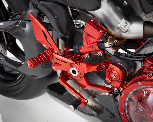 Adjustable "PREMIUM" rider footrest kit with Brembo brake pump and integrated reservoir - Panigale V4 2025/Streetfighter V4 2025 6