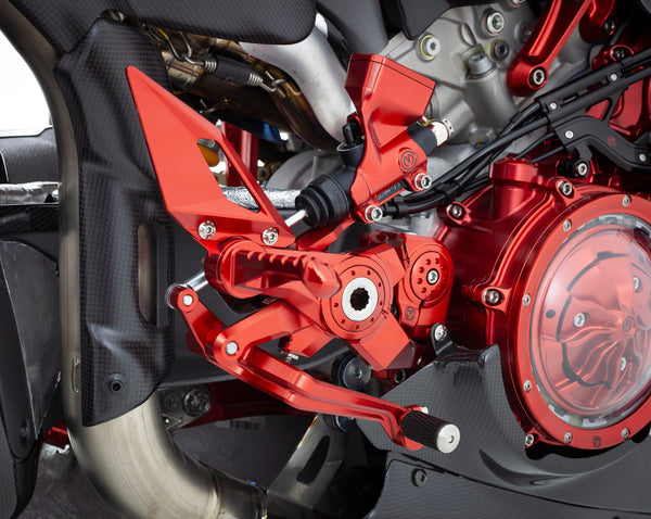 Adjustable "PREMIUM" rider footrest kit with Brembo brake pump and integrated reservoir - Panigale V4 2025/Streetfighter V4 2025 8
