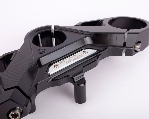 Aluminum upper steering triple clamp with titanium screws - MV Agusta Superveloce 800 Colore piastra di sterzo  - Argento, Colore targhetta - Argento 3