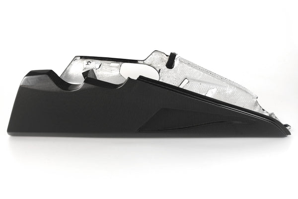 MOTOCORSE Bellypan for Akrapovic underseat exhaust Trama del carbonio e finitura superficiale - 2