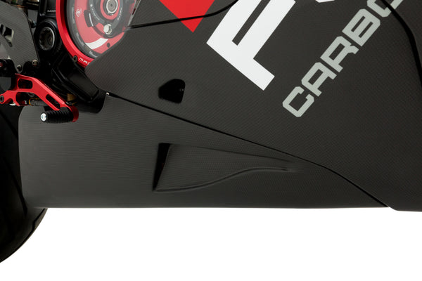 MOTOCORSE Bellypan for Akrapovic underseat exhaust Trama del carbonio e finitura superficiale - 2