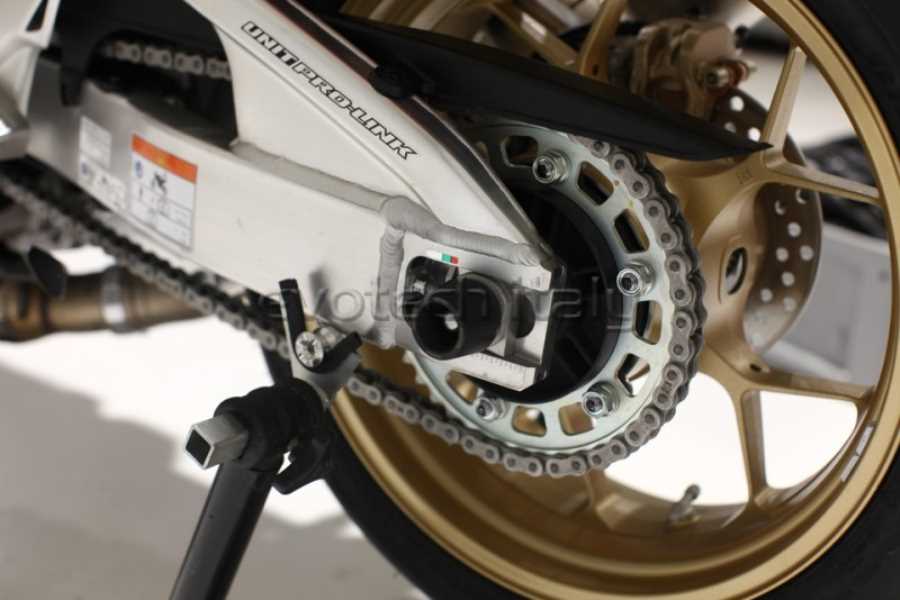 Evotech RC Honda CBR 1000 RR '17-'19 Rear Axle Fork Protector