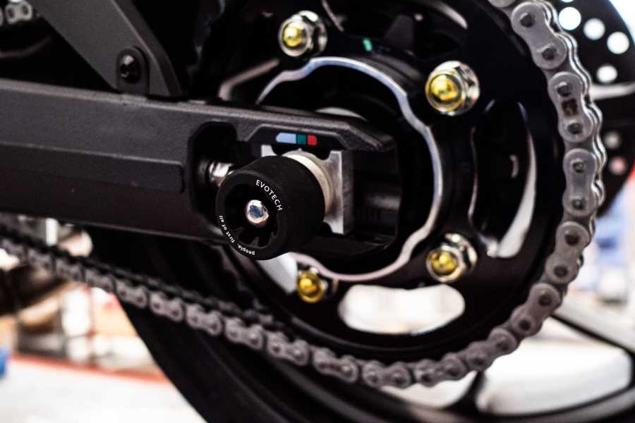 Evotech RC Honda CB1000 Hornet 2025-2026 Rear Axle Fork Protector