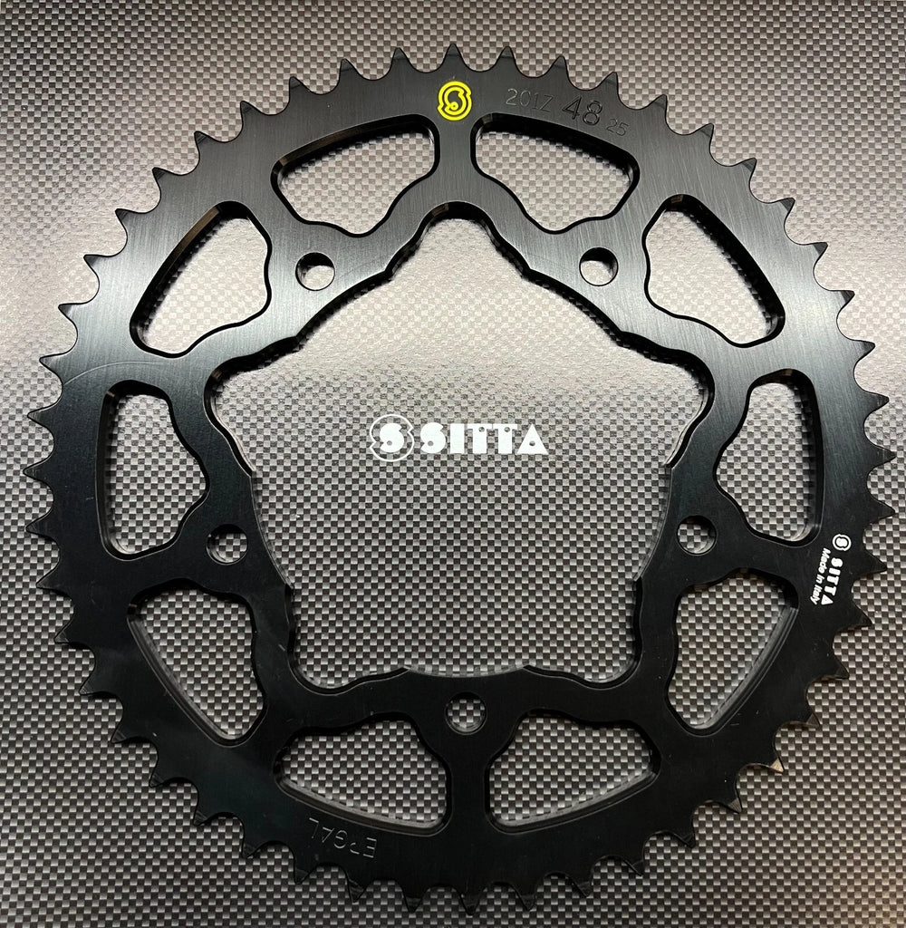 Sitta 201Z series illustration, showing a black 48-tooth 525-pitch sprocket. Supplied pitch, tooth count and finish follow the selected variant.