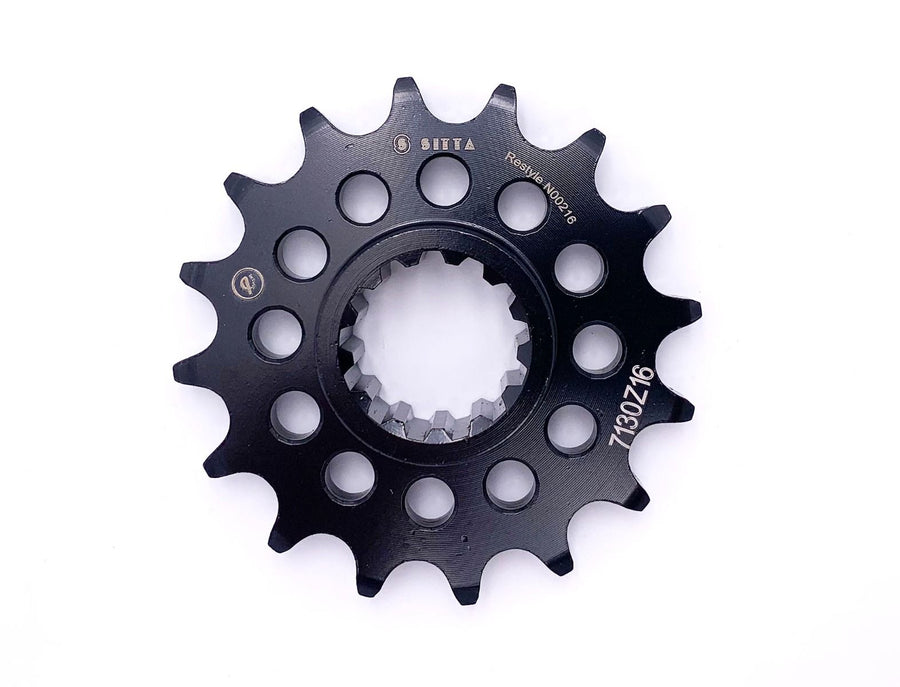 Sitta N002 front sprocket series; 16-tooth illustration. Supplied variant is 525 pitch and 15 teeth; appearance may differ.